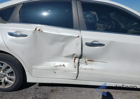 2014 Nissan Altima 2.5 S z USA, uszkodzony, nr VIN 1N4AL3AP2EC141950